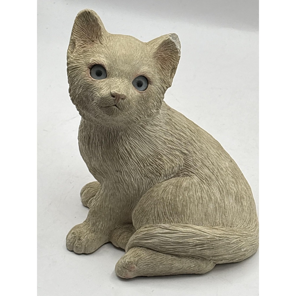 Vtg 1984 Sandicast Sitting Kitten Figurine White Blue Eyes Brue Cat Decor